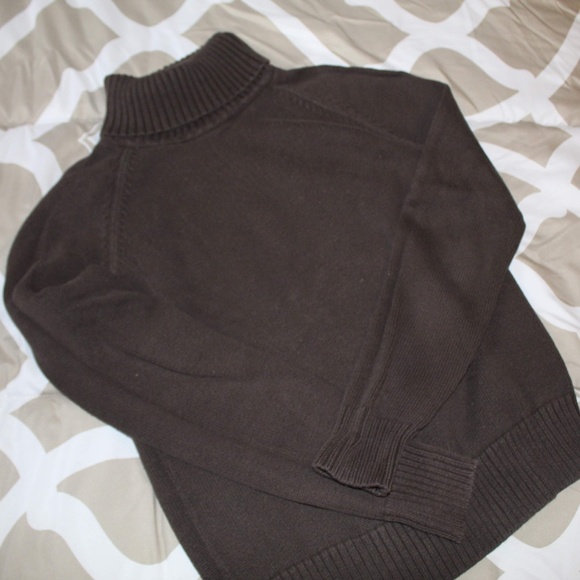⭐ Brown turtleneck - Picture 1 of 3
